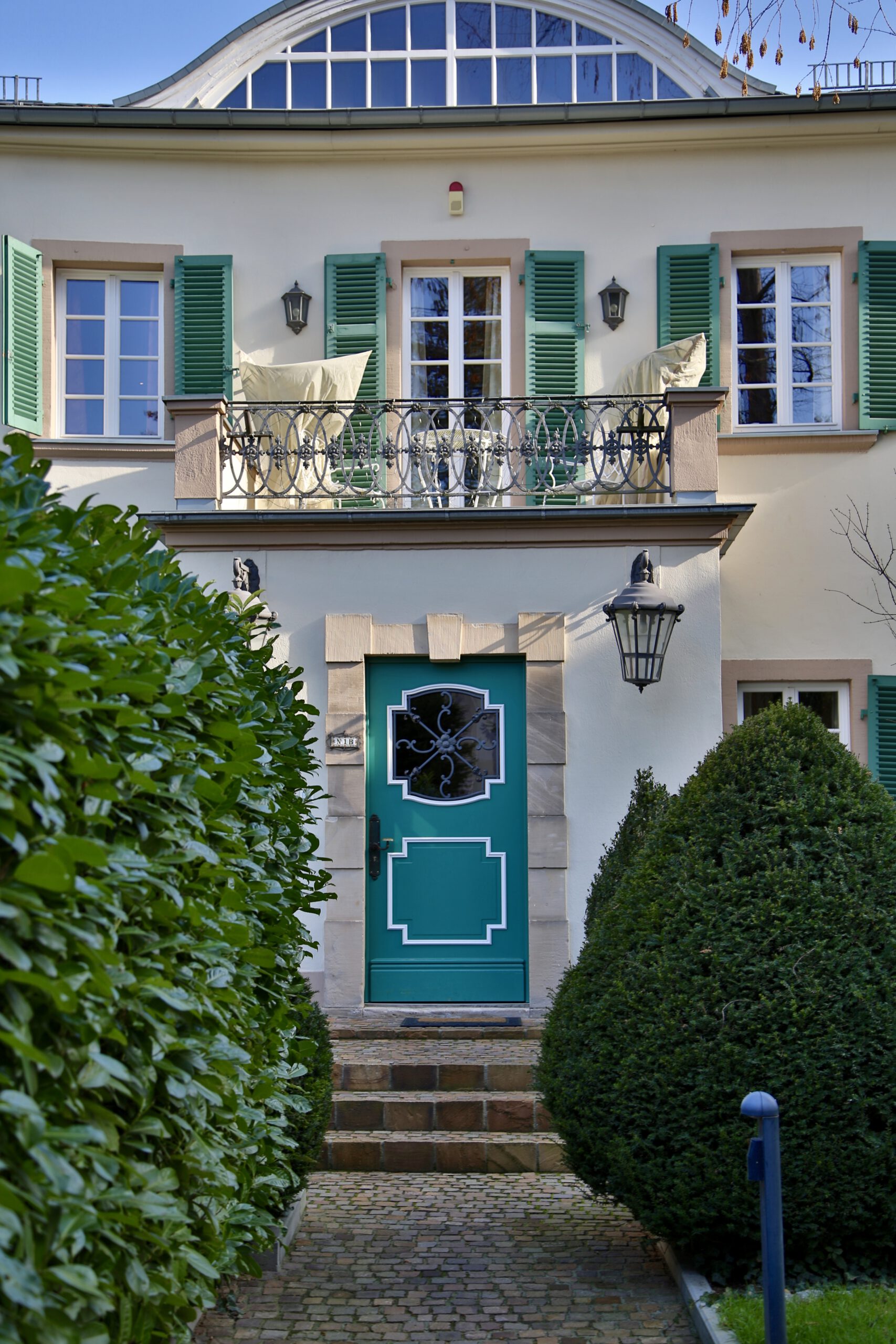 Eingang Fassade Villa Prinz von Nassau. Wiesbaden. DEMA Immobilien